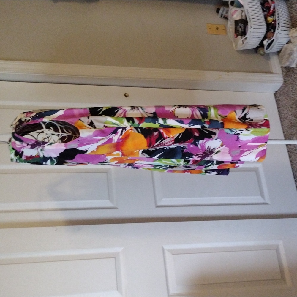 Dress - Picture 3 of 4